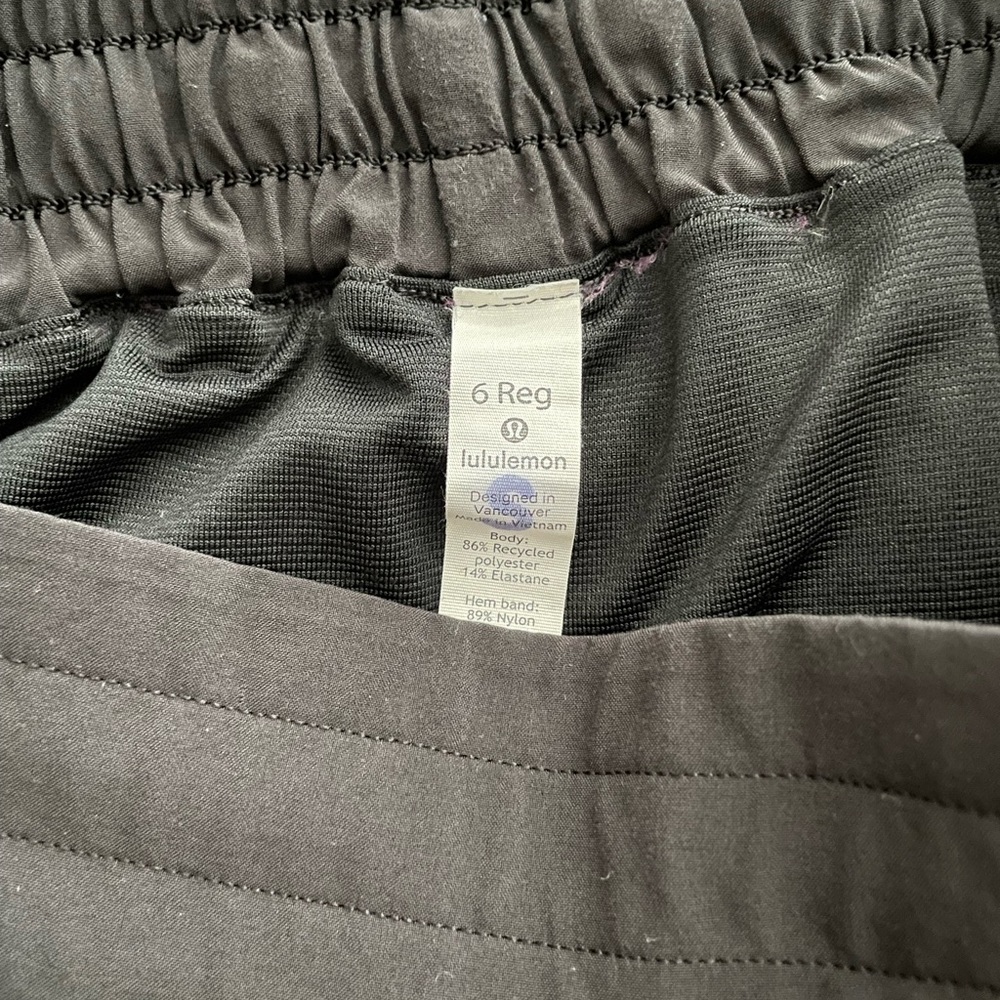 Lululemon Black Hotty Hot Short II *2.5" 6 - Picture 9 of 9
